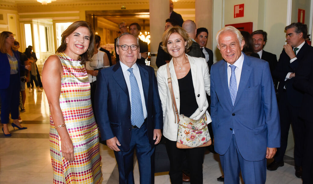 Los invitados al Foro Joly con Juanma Moreno en Madrid, en im&aacute;genes