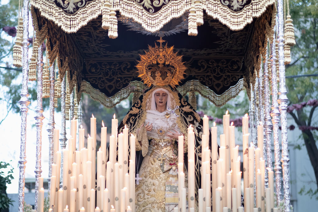 La procesi&oacute;n extraordinaria de la Virgen de los Dolores del Cerro del &Aacute;guila, en im&aacute;genes