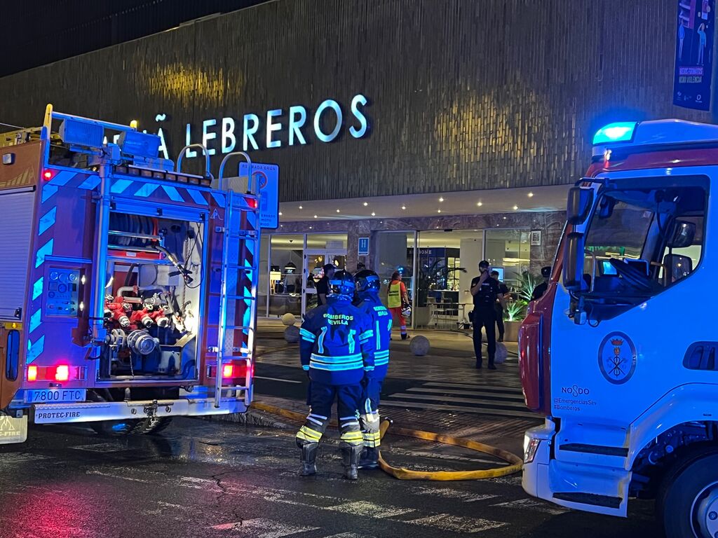Incendio en el hotel Los Lebreros en Sevilla