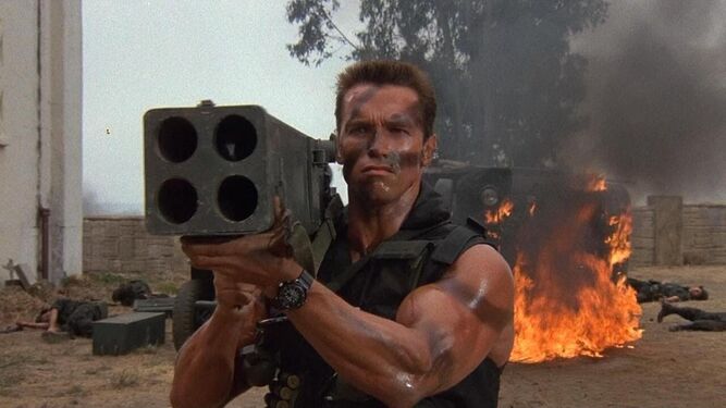 Fotograma de 'Commando' (1985) de Arnold Schwarzenegger.