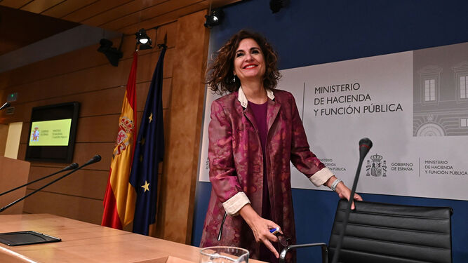 María Jesús Montero, ministra de Hacienda, en rueda de prensa este jueves para presentar los cambios fiscales del Gobierno