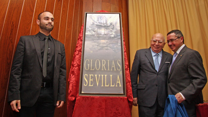 Daniel Franca con su cartel de las Glorias de 2012.