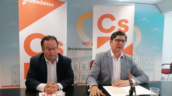 Los concejales de Ciudadanos Lorenzo López y Álvaro Pimentel, portavoz de la formación.