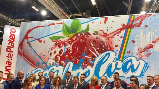 Foto de familia de representantes institucionales y empresariales en Fruit Attraction.