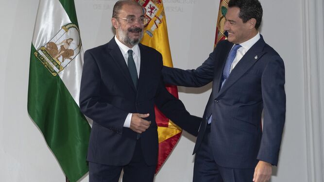 Los presidentes de Aragón, Javier Lambán, y Andalucía, Juanma Moreno.