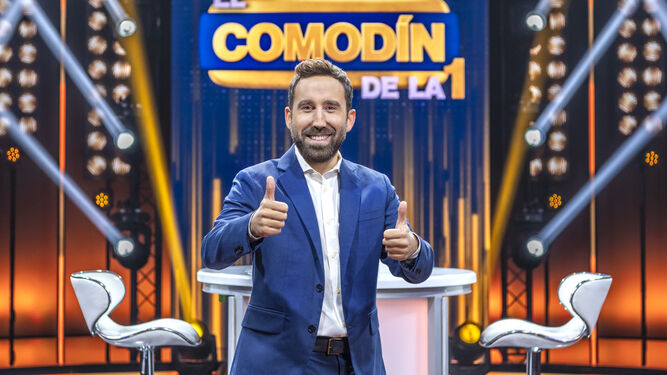 Aitor Albizua, el presentador de 'El comodín de La 1', es uno de los nuevos rostros de la temporada en la cadena pública.