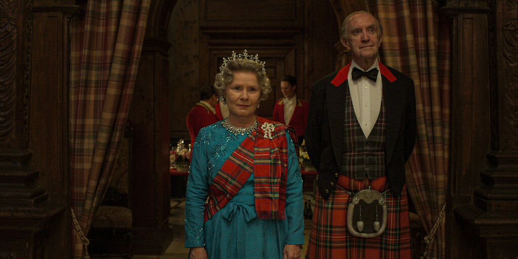 Imelda Staunton (Isabel II) y Jonathan Pryce (Felipe de Edimburgo) en la quinta temporada de 'The Crown'