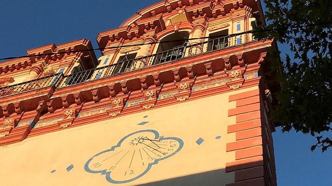 Uno de los relojes de sol que se pueden ver en Sevilla