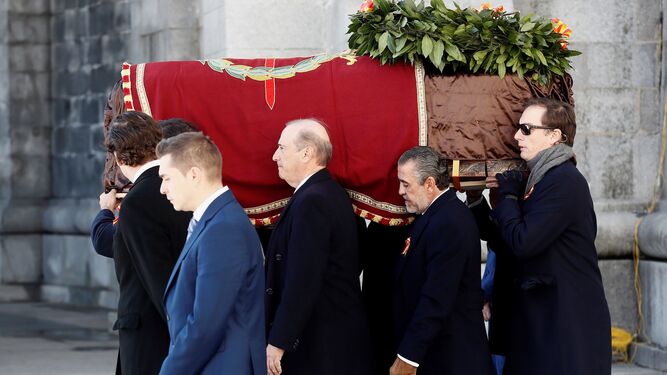 Los restos mortales de Francisco Franco cuando fueron sacados del Valle de los Caídos en 2019.