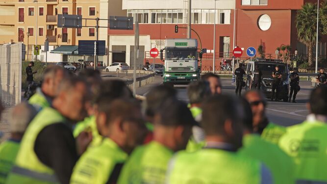 Paro de camioneros  en el puerto de Algeciras en una imagen de archivo.