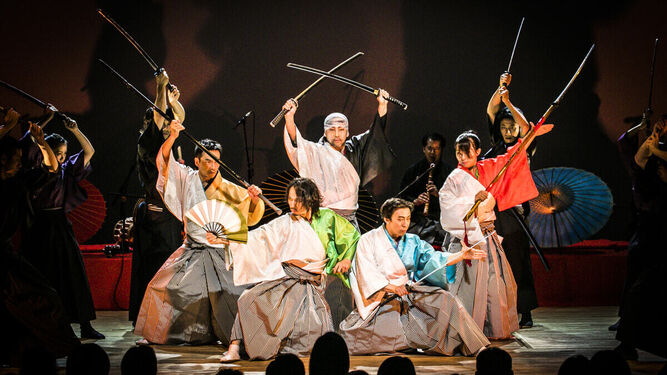 El grupo de Samurais Kamui, que fusionan la belleza formal, el teatro y las artes marciales, participa en la Japan Week este fin de semana en Sevilla.