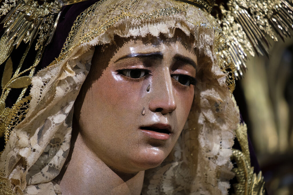 Las im&aacute;genes del besamanos a la Virgen de la Amargura