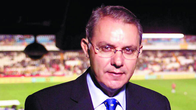 José Ángel de la Casa, comentarista del fútbol en TVE, en 2007