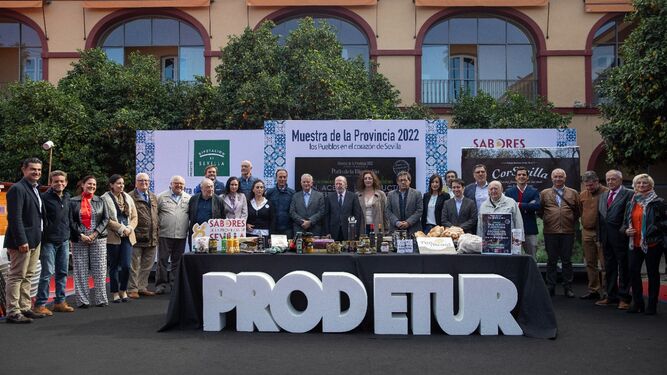 El patio de la Diputación de Sevilla reúne los productos gastronómicos emblemáticos de la provincia