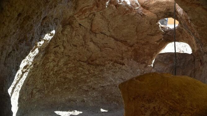 Antecámara de una de las dos cuevas artificiales del tercer milenio previo a la era actual descubiertas en Pedrera.