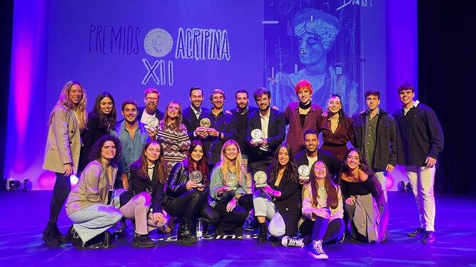 Equipo de Jumpers, elegida Mejor Agencia del Año 2022, en los Premios Agripina.