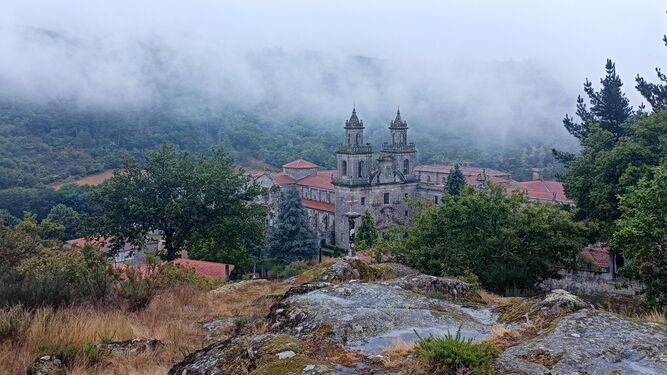 El mayor atractivo de esta etapa es el Monasterio de Oseira.