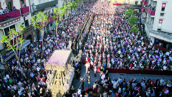 La Plaza de la Campana, inicio de la carrera oficial de la Semana Santa de Sevilla.
