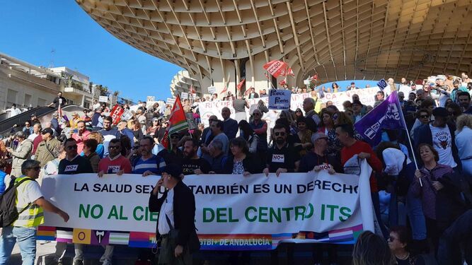 Protesta contra el cierre del Centro de Tratamiento y prevención de Infecciones de Transmisión Sexual en Sevilla.