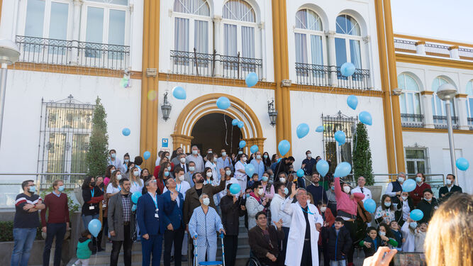 Suelta de globos por la inclusión social en el nuevo Hospital SJD de Nervión.