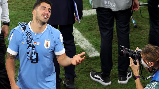 Luis Suárez no reprime sus lágrimas por la eliminación de Uruguay.