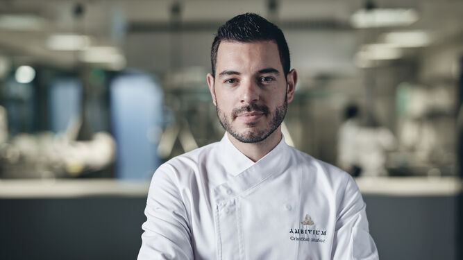 El cocinero almeriense Cristóbal Muñoz, elegido Mejor Chef Joven Michelin 2023.