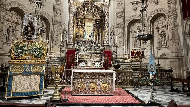 El paso de la Inmaculada Pura y Limpia en la Capilla Real de la Catedral