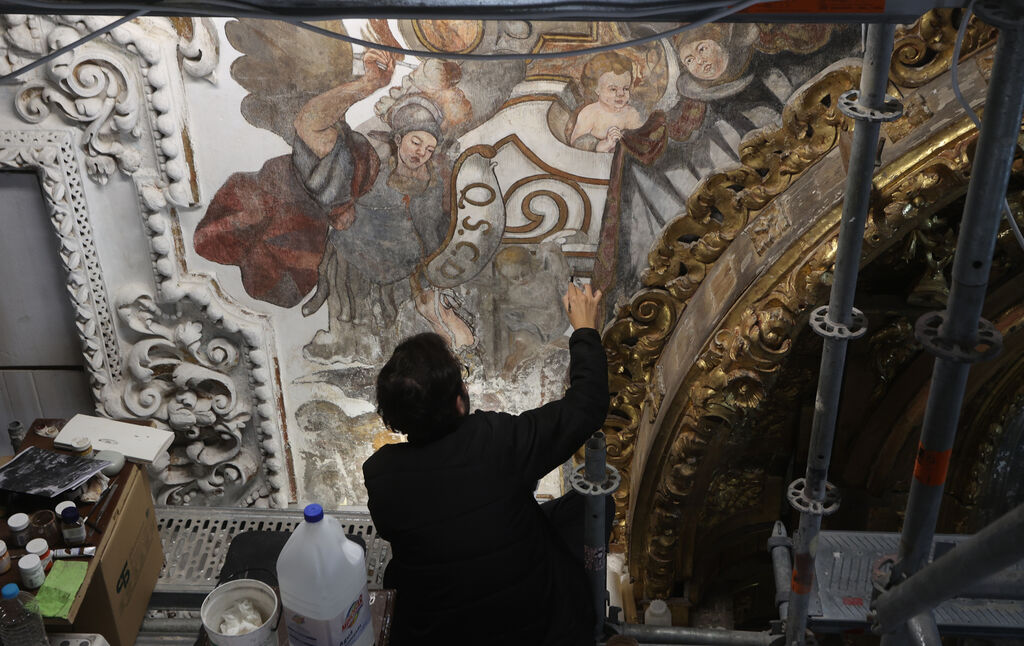 Restauraci&oacute;n de las pinturas murales de la Iglesia de la Magdalena