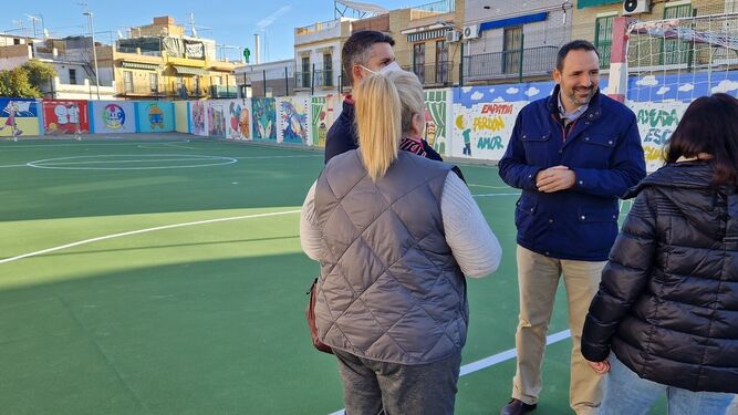 El nuevo patio del CEIP Tierno Galván de Torreblanca tendrá pista polideportiva y juegos infantiles