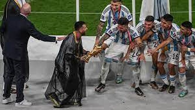 El momento bata de Messi en el Mundial de Qatar.
