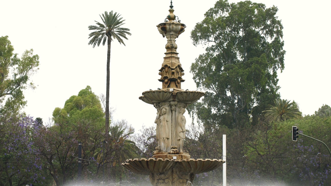 La Fuente de las Cuatro Estaciones, con sus esculturas alegóricas.