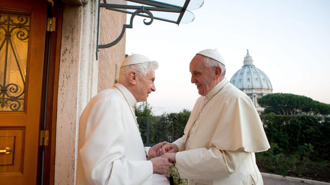 Encuentro entre el Papa Francisco y Benedicto XVI en 2013