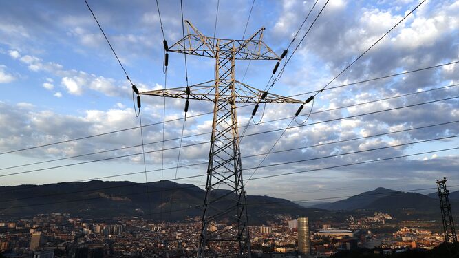 Una torre eléctrica cerca de Bilbao.