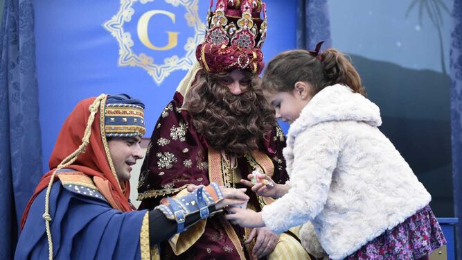 Los niños de Huelva reciben el diploma de "buen comportamiento" de sus Majestades los Reyes Magos