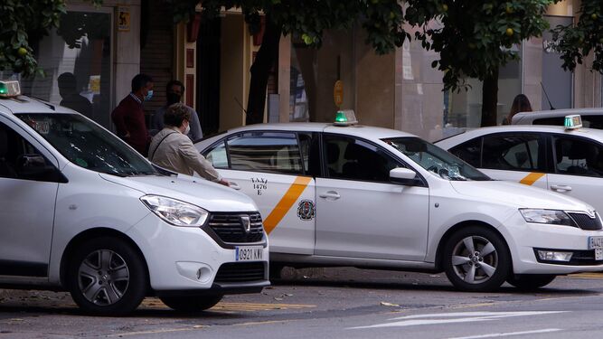 La Junta autoriza la subida de las tarifas del taxi en Sevilla, cuya carrera mínima costará 4,09 euros.