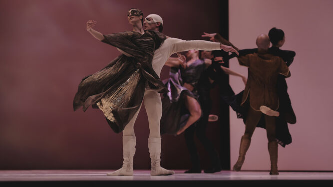 Una imagen de la pieza que los Ballets de Montecarlo presentaron anoche en el Teatro Maestranza.