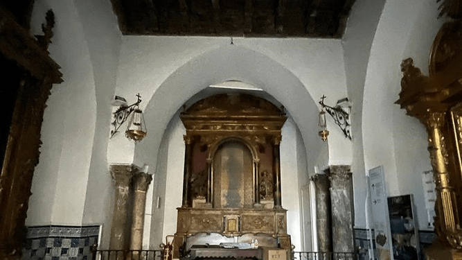 Se inician los trabajos de desmontaje del retablo frontal de la capilla de San Onofre de la Catedral de Sevilla.