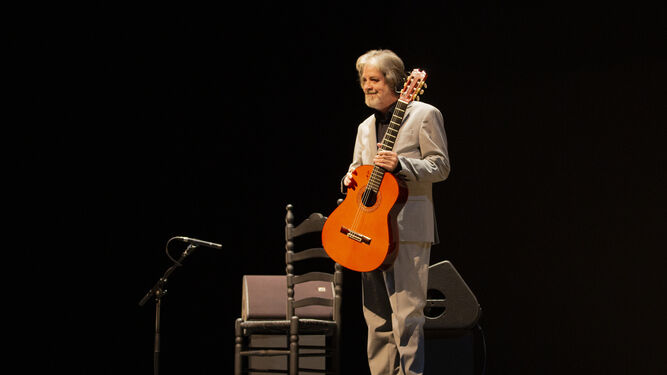 El guitarrista, que cerró la Bienal de Sevilla, clausuró también la cita francesa con su 'Herencia'.