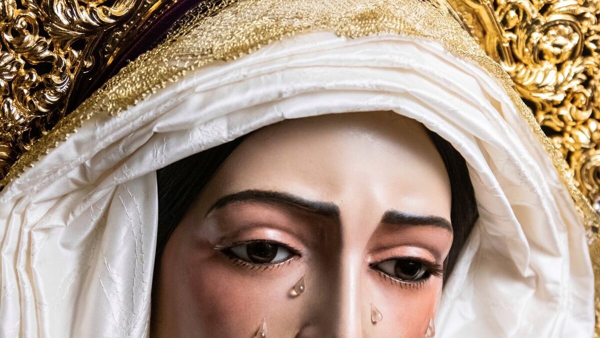 Las mejores imágenes de la Virgen del Rocío tras su restauración