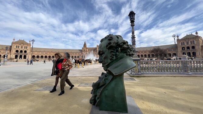 Una de las estatuas de Goya en la Plaza de España