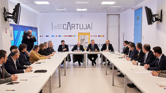 El candidato del PP a la Alcaldía de Sevilla, José Luis Sanz, reunido con empresarios del PCT Cartuja.