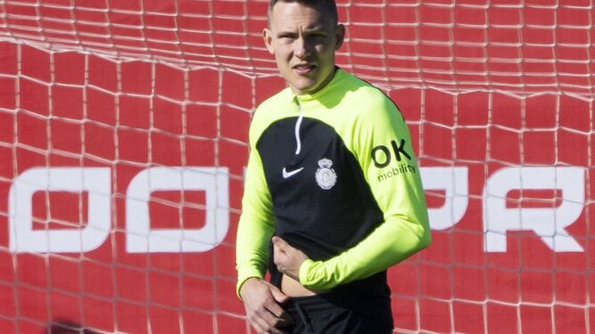 Augustinsson, en un entrenamiento del Mallorca.