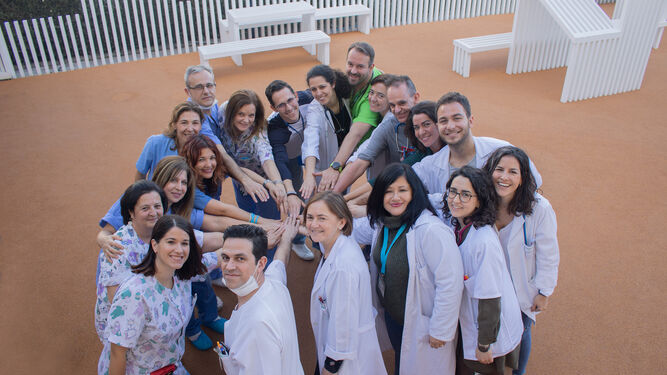 El equipo que presta asistencia multidisciplinar en red 24 horas en oncología pediátrica del Virgen del Rocío.