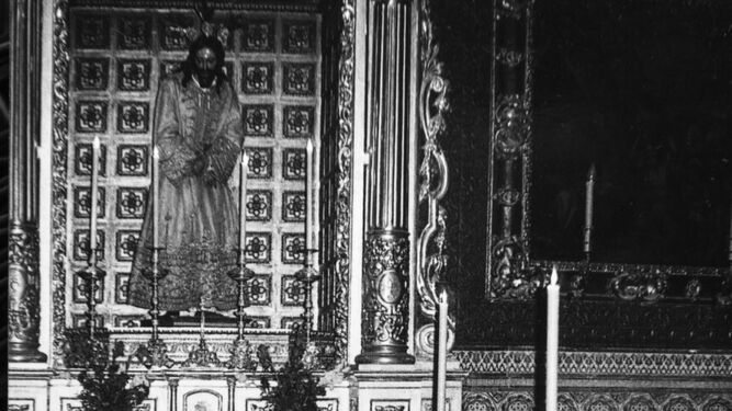 Jesús del Silencio en el Desprecio de Herodes preside la capilla ardiente de Luis Ortiz.