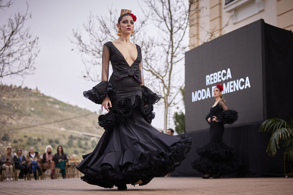 Los trajes de flamenca m&aacute;s bonitos de la Pasarela Granada Flamenca 2023, todas las fotos