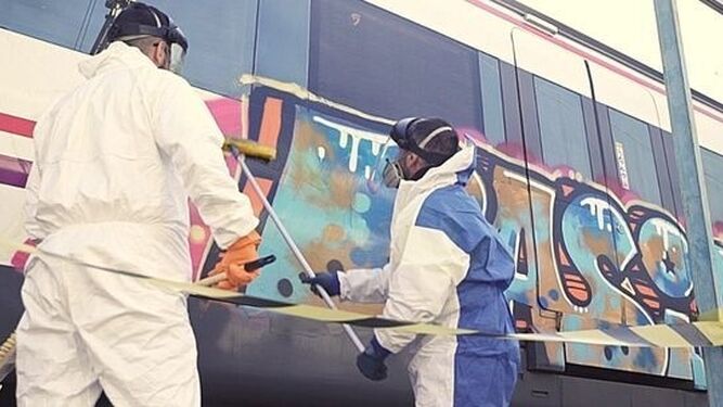 El vandalismo grafitero en los trenes de Renfe costó 400.000 euros en Andalucía en 2022.