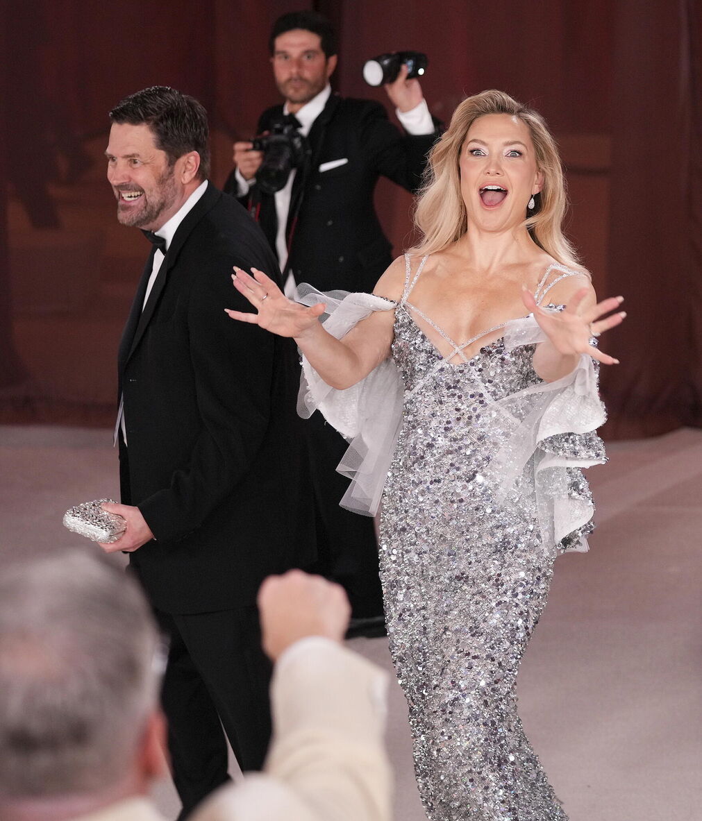 El modelo capote y otros vestidos desafortunados en la gala de los Oscar