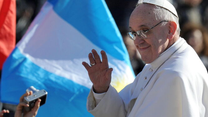 El Papa Francisco en una de sus primeras apariciones tras haber sido nombre Pontífice hace diez años