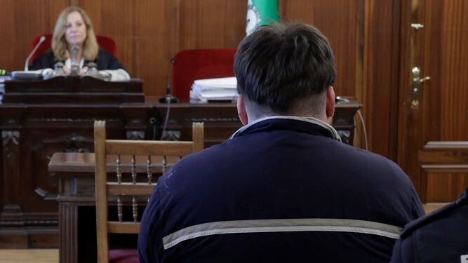José Alejandro P.N., frente a la magistrada que dictará sentencia una vez se conozca el veredicto.