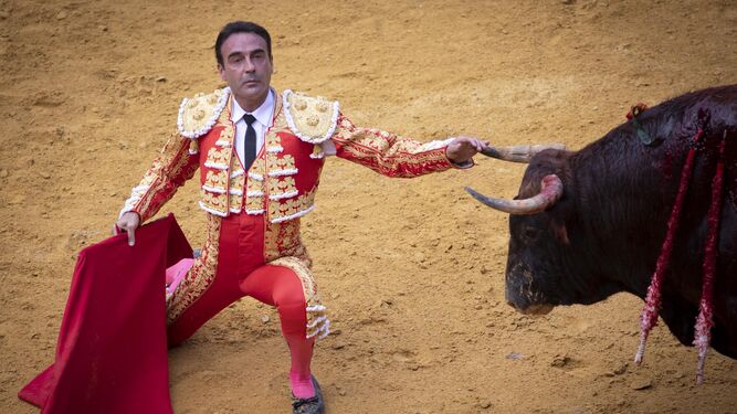 El diestro Enrique Ponce en un festejo en Granada
